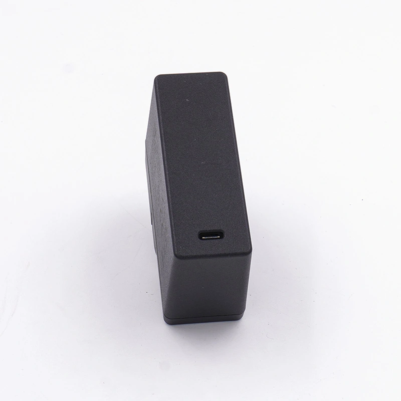 USB C ポート出力付き 9V 3A 交換可能なプラグ電源アダプター